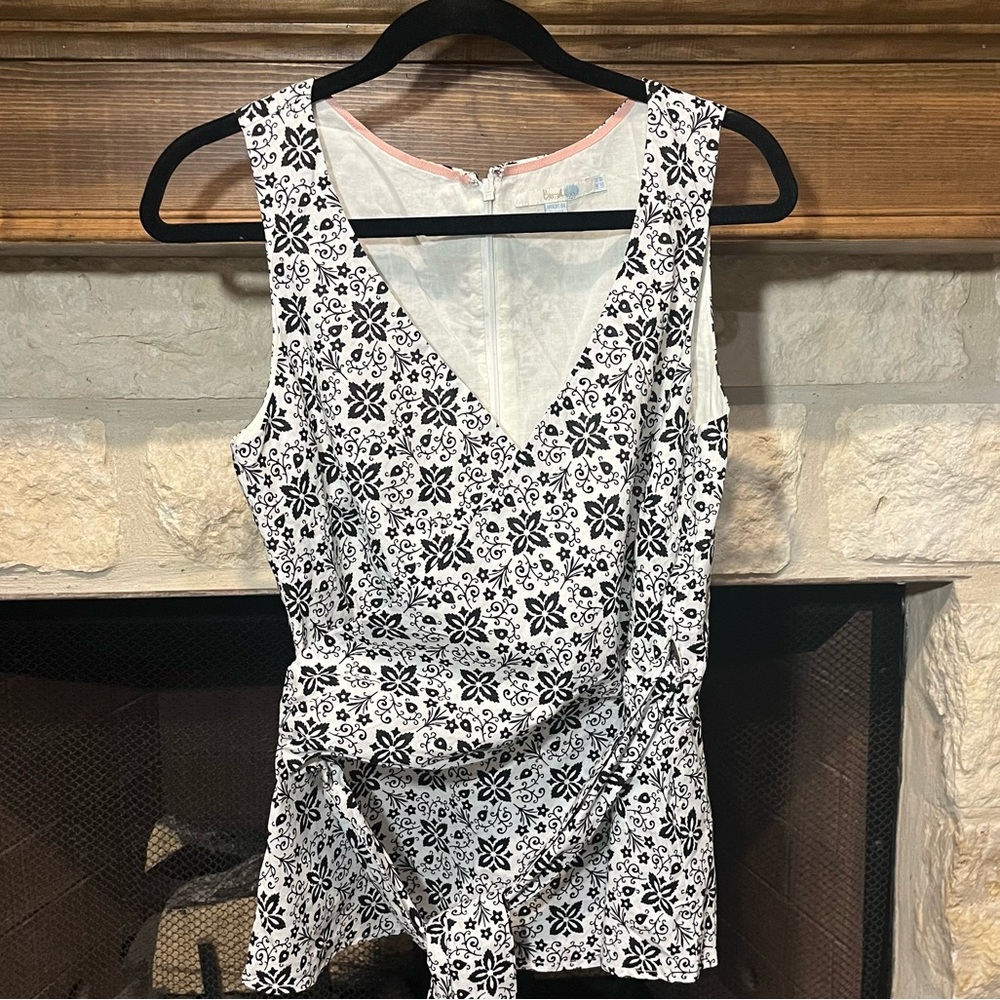 Boden Linen Blend black and white Mosaic print faux wrap sleeveless top